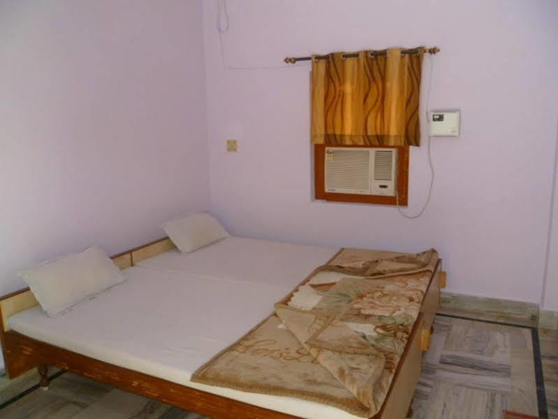 Hotel Sri Yoga Mandir Waranasi Zewnętrze zdjęcie